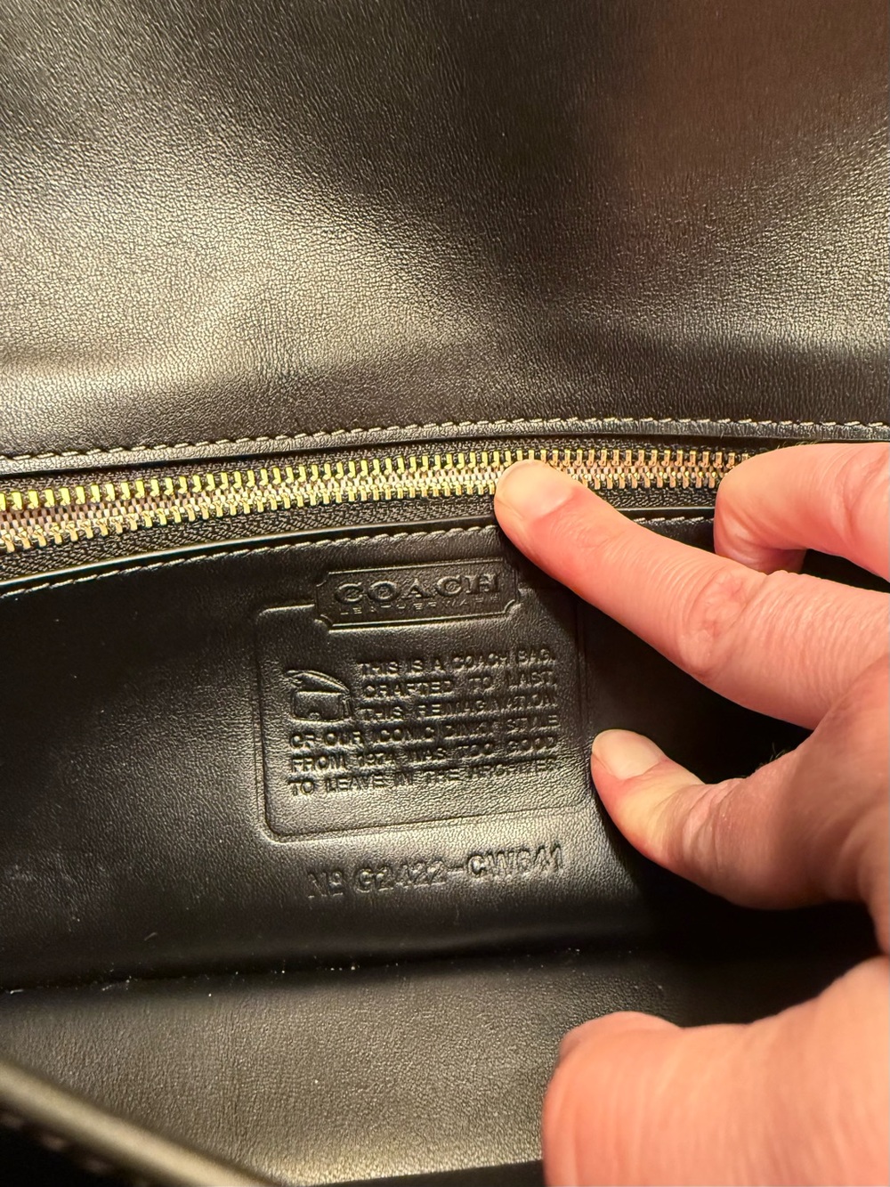 Coach Dinky bag black with gold hardware - Picture 15 of 16